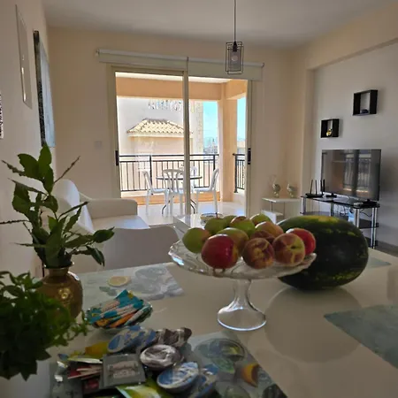 Royal Seacrest 2 Bedroom A 205 * פאפוס